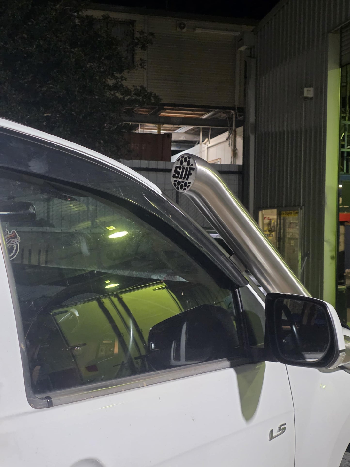 Isuzu Dmax 2013-2019 Mid Entry Snorkel